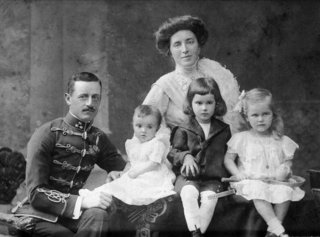 Photo von Friedrich Freiherr von Reichlin-Meldegg mit seiner Ehefrau und den drei Kindern