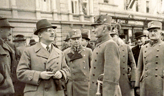 Photo of Georg Bartl in front of the Steyrerhof in Graz (from left to right: Governor Stepan, Chancellor von Schuschnigg, Mjr. Albert, Obstlt. Bartl)
