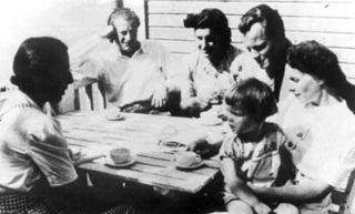 צילום: Bruno Kreisky with Willy Brandt in Swedish הגלות