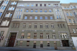 Фабрика бумажных изделий "Брюдер Кёнигштайн" на Циглергассе 63 в 7-м районе Вены