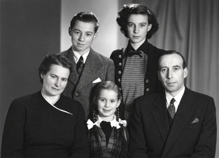 Photo von Franz Latzka mit seiner Ehefrau und seinen Kindern