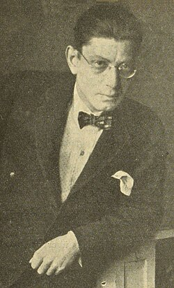 Photo by Arthur Ernst Rutra